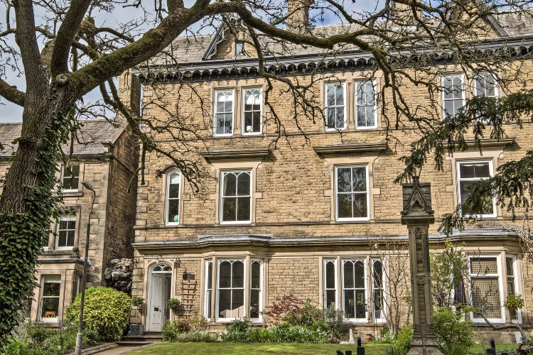 Glendon guest house